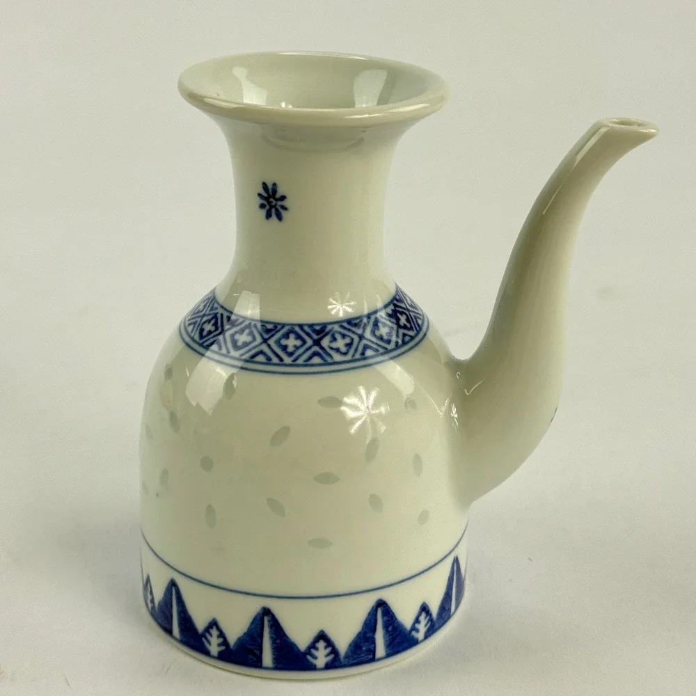 Vintage Chinese Blue and White Rice Grain Porcelain‎ Soy Sauce Dispenser Server